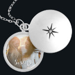 Anpassningsbar Photo Gift-skript Berlockhalsband<br><div class="desc">Ge din syster är en minnesvärd keepsaké med ett fotoskåp i anpassningsbarna.</div>