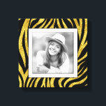 Anpassningsbar Photo Guld Zebra Canvastryck<br><div class="desc">En svart och guld zebra tryck mönster skapar ett vackert ram för ditt favoritfoto på den här inslagna arbetsytan. **TIP: Om du använder fyrkantig plakett kan du behöva skörd fotot till en fyrkant INNAN du överför det för bästa resultat.</div>