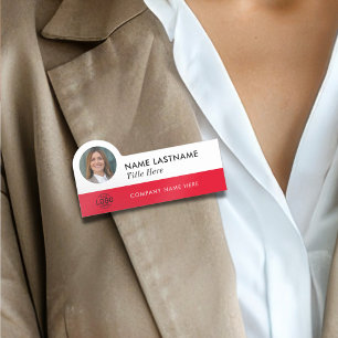 Anpassningsbar Photo ID Logotyp Title Modern Red W Namnbricka