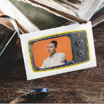 Anpassningsbar Photo in Vintage Gult TV Pop Art St Vykort<br><div class="desc">En fotografik av en vintage-gult-TV är ett redo som ska anpassas med fotot. Skapa ditt eget vykort för anpassningsbar med en roligt pop art stil. Den omvända sidan är tom för att du ska kunna skriva i ditt eget meddelande.</div>
