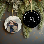 Anpassningsbar Photo & Monogram Personlig Ornament<br><div class="desc">Cute Anpassningsbar Personlig Foto Ornament med anpassningsbarnas monogram initialt på baksidan i ett sött prickat gräns ram. Det skulle ge en underbar gåva till vänner,  familj,  nygifta par,  föräldrar och mor- och farföräldrar!</div>
