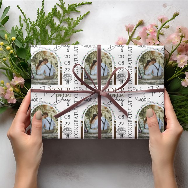 Anpassningsbar Photo Namn och Date Snyggt Blommigt Presentpapper (Skapare uppladdad)