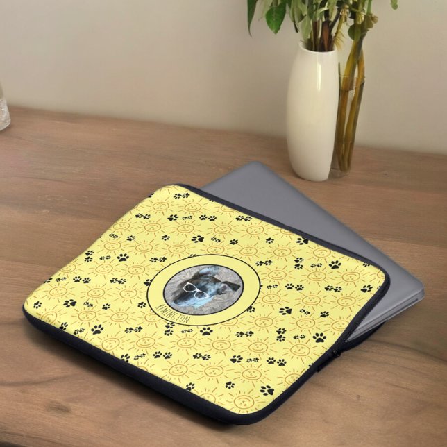 Anpassningsbar Photo Namn Sunshine Black Tassar öv Laptop Fodral (front overhead view of custom photo paw print pattern )