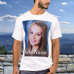 Anpassningsbar Photo Namn Text Personlig T Shirt<br><div class="desc">Ladda upp fotot, lägg till namn eller text och skapa enkelt personligens t-shirt. Klicka på ANPASSA om du vill ändra texten färg. Du kan ÖVERFÖRA DESIGN på andra Zazzle-produkter och justera den så att den passar de flesta av Zazzle-objekten. Du kan också klicka på ANPASSA YTTERLIGARE om du vill lägga...</div>