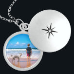 Anpassningsbar Photo Necklace Gift med fotodesign Berlockhalsband<br><div class="desc">Anpassningsbar Photo Necklaces - Din egen design - Personlig Family / Vänner eller Personlig Necklace Gift - Lägg till foto / pr-text - Ändra storlek och flytta eller ta bort och lägg till inslag / text med verktyg! Du kan överföra designen till fler än 1 000 Zazzle-produkter. Lycka till -...</div>
