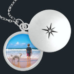 Anpassningsbar Photo Necklace Gift med fotodesign Berlockhalsband<br><div class="desc">Anpassningsbar Photo Necklaces - Din egen design - Personlig Family / Vänner eller Personlig Necklace Gift - Lägg till foto / pr-text - Ändra storlek och flytta eller ta bort och lägg till inslag / text med verktyg! Du kan överföra designen till fler än 1 000 Zazzle-produkter. Lycka till -...</div>