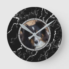 Anpassningsbar Photo on Faux Black Marble Struktur Rund Klocka