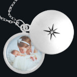 Anpassningsbar Photo Personlig Berlockhalsband<br><div class="desc">Lägg till fotot på anpassningsbarnas personlig i det här halsbandet för att ta med dina nära och kära överallt! Skulle ge en underbar gåva till nya mor, Mors dag, jul, årsdagar, mormödrar, din bästa vän eller någon annan speciell person i ditt liv. Klicka på knappen "Anpassa" för att lägga till...</div>