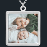 Anpassningsbar Photo Personlig Silverpläterat Halsband<br><div class="desc">Lägg till fotot på anpassningsbarnas personlig i det här halsbandet för att ta med dina nära och kära överallt! Skulle ge en underbar gåva till nya mor, Mors dag, jul, årsdagar, mormödrar, din bästa vän eller någon annan speciell person i ditt liv. Klicka på knappen "Anpassa" för att lägga till...</div>