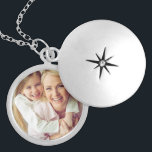 Anpassningsbar Photo Personlig Silverpläterat Halsband<br><div class="desc">Lägg till fotot på anpassningsbarnas personlig i det här halsbandet för att ta med dina nära och kära överallt! Skulle ge en underbar gåva till nya mor, Mors dag, jul, årsdagar, mormödrar, din bästa vän eller någon annan speciell person i ditt liv. Klicka på knappen "Anpassa" för att lägga till...</div>
