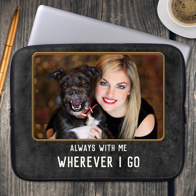 Anpassningsbar Photo Pet Family Leather Laptop sle Laptop Fodral (Laptop sleeve featuring a dark faux leather design with your own custom photo)