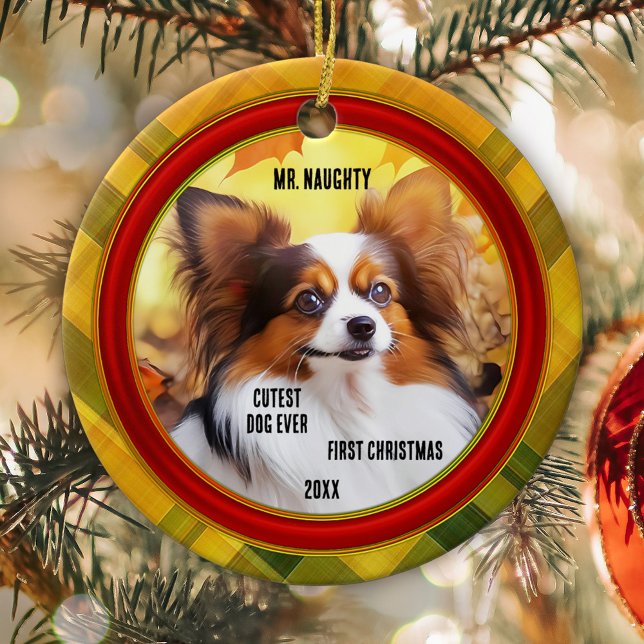Anpassningsbar Photo Play Cutest Puppy Hund Julgransprydnad Keramik (Christmas ornament featuring a cute dog illustration or custom photo, framed by a plaid design)