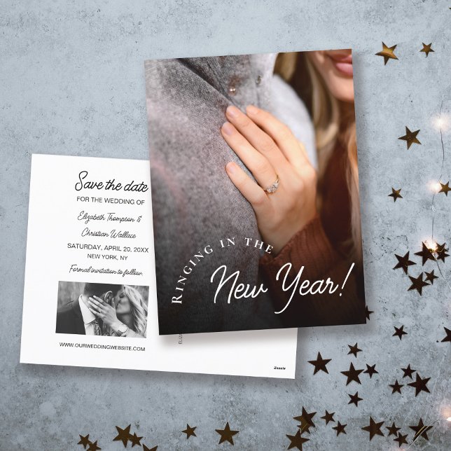 Anpassningsbar Photo Ringing under det nya året Helg Vykort (Ringing in the new year engaged photo wedding save the date.)