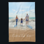 Anpassningsbar Photo Text Kitchen Towel med foton Kökshandduk<br><div class="desc">Anpassningsbar Foto- och textkökshandduk - Unikt eget utformat - Personlig-familj/vänner eller personliga handdukar/gåva - Lägg till text och foto - Ändra storlek och flytta inslag med verktyg för anpassning! Välj teckensnitt / storlekt / färg ! Lycka till - BE Lycklig:)</div>