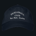 Anpassningsbar Pickleball Team Klubb, spela Namn d Broderad Keps<br><div class="desc">Perfekten för pickleball-entusiaster. Lägg till klubb,  team namn,  plats eller datum för stad/stad,  turnent namn etc. för att skapa ett slags pickleball sockel. Underbar för matchande lagväxlar eller turneringshändelser - eller till och med en pickleball resa. Ändra texten och hatten färg enkelt.</div>