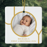 Anpassningsbar Pojke Första julfotfoto Julgransprydnad Keramik<br><div class="desc">I snyggt dekoreras Pojke första julfoto Ornament med ord JOY i guld på vit bakgrund. Anpassade enkelt med ditt foto,  namn och år.</div>