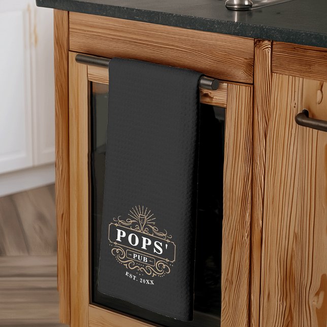 Anpassningsbar Pops Pub-år inrättat Kökshandduk (Skapare uppladdad)