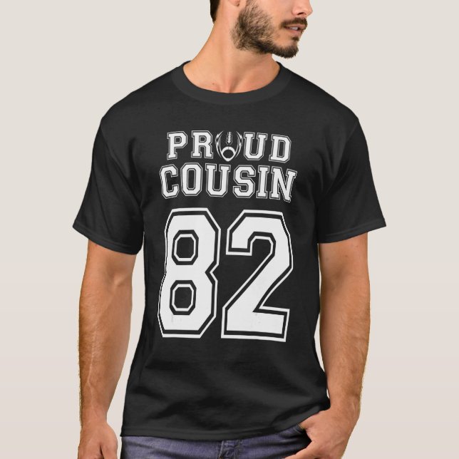 Anpassningsbar Proud Football Cousin nr 82 Persona T Shirt (Framsida)