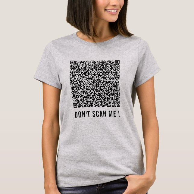 Anpassningsbar QR Code Scan Info Funny T-Shirt - D (Framsida)