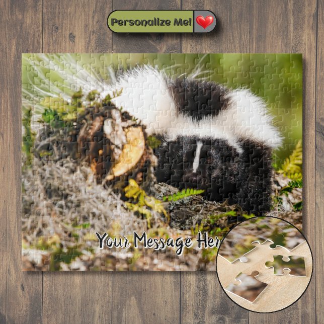 Anpassningsbar randig skunkspapratals loggbildspru pussel (Customizable Striped Skunk Fern Log Jigsaw Puzzle)