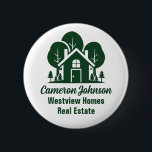 Anpassningsbar Real Gods Company Grönt Forest Hous Knapp<br><div class="desc">Denna knapp för företaget namn bricka i gods är perfekt anpassad för en verkstad som specialiserat sig på hus nära vildmarken eller skogsmarken. Gröntens silhuett av träd bakom ett logarin hem och personlig med ditt agent och bondeföretag namn för marknadsföring i bakskogen.</div>