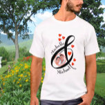 Anpassningsbar Romantiskt foto First Namn Heart T Shirt<br><div class="desc">Unik speciell T-shirt - Första Namnen med foto och rött hjärta och finare-ampersand för att belysa ditt samband. Visa kärlek och tillgivenhet med stil och gör det speciellt i dag. Underbar gåva för födelsedagar eller helgdagar. Alla designfrågor,  skicka bara ett e-postmeddelande till charmdesignstudio@rcn.com så hjälper vi oss gärna.</div>