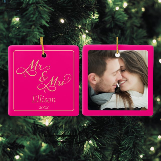 Anpassningsbar Rosa Newlyed Couple Julgransprydnad Keramik (hot pink Mr and Mrs christmas ornament for newlywed couples, our first married christmas,elegant)