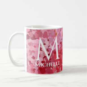 Anpassningsbar Rosa Red Hearts Template Monogram I Kaffemugg