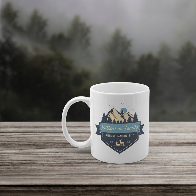 Anpassningsbar Rustic Family Namn Camping Resa Kaffemugg (Skapare uppladdad)