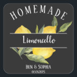 Anpassningsbar Rustic Homemade Italienska Limoncel Fyrkantigt Klistermärke<br><div class="desc">Modern Rustic homemade limoncello flaska-etiketter,  de är perfekt anpassningsbar-etikett för dina bröllopsfavoriter med ett kursivt tema och ett sommarbesök. De har en vattenfärg på citroner gren,  citroner och grönt grenar och en anpassningsbar för alla dina behov av italian limoncello flaska-märkning.</div>