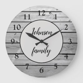 Anpassningsbar Rustic Modern Grått Wood Family Nam Stor Klocka