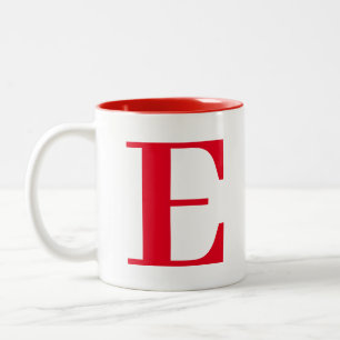 Anpassningsbar Snyggt Modern Red Monogram Initiale Två-Tonad Mugg