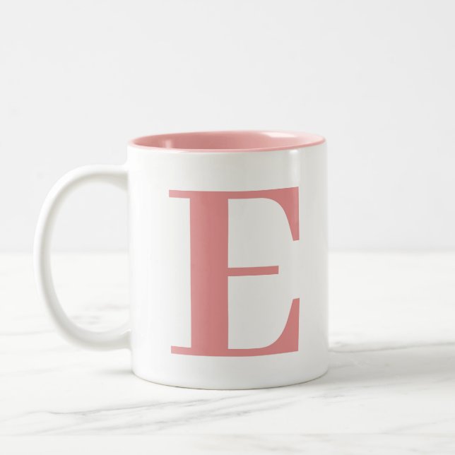 Anpassningsbar Snyggt Modern Rosa Monogram Initial Två-Tonad Mugg (Vänster)