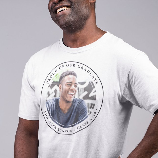 Anpassningsbar stolt över vårt foto Studenten i St T Shirt (Skapare uppladdad)