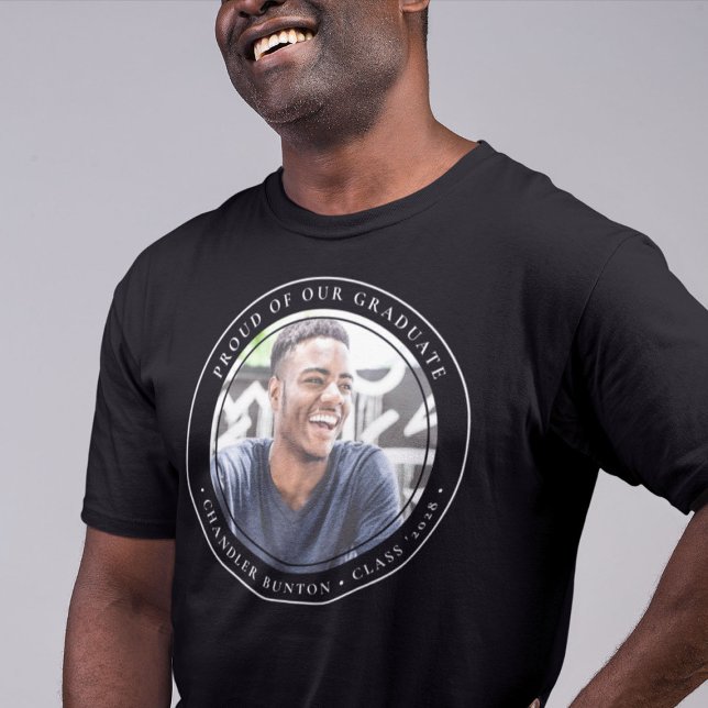 Anpassningsbar stolt över vårt foto Studenten i St T Shirt (Skapare uppladdad)