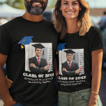 Anpassningsbar Studenten Photo 2025 Student Proud  T Shirt<br><div class="desc">De här anpassningsbar högre student t-shirts är en underbar skjorta för en stolt förälder vid ceremonin i studenten. Fira vid ceremonin i studenten med denna lustiga klass 2025,  en högskoleexamen eller en stolt mamma eller pappa.</div>