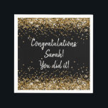 Anpassningsbar Studentfest Personlig Black & Guld Pappersservett<br><div class="desc">anpassningsbar student studentfest napkins,  svart napkin och guld gnistra,  twinkle glitter för cocktail middag,  high school kindergarten uni bachelor,  sköterskeexamen i firande,  universiteten-lektionen 2024,  magisterlärare i mba cpa,  favoriserar servicette personlig namn sjuksköterska,  2025 med doktor Medicinsk mitten,  advokat morsa praktiker</div>