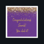 Anpassningsbar Studentfest Personlig Lila och Guld Pappersservett<br><div class="desc">anpassningsbar student studentfest-blöjor,  svart och guld gnistra-napkin,  tinkle-glitter-blöjor för studenten,  gnistrad lila och guld party,  studentfest cocktail-napkins,  high school kindergarten uni-bachelors,  sköterska firande av grad grad,  College universiteten 2026 2024 2025 masterphd befordra service för födelsedagsfest,  personlig studentfest napkin</div>