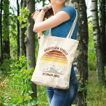 Anpassningsbar Sunset Mountain Family Reunion Vint Tygkasse<br><div class="desc">Den här coolans orange vintage över rocky mountains i naturen gör en underbar bild av en söt nässäck för familjeåterförening,  resa eller sommarsemester. Minneshögtid din helgdag vecka med en roligt keepsaki med ditt eget efternamn och året.</div>