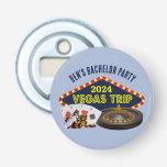 Anpassningsbar Svärmningsparty Las Vegas-resa Casi Flasköppnare<br><div class="desc">Anpassa dina egna flasköppnare för möhippa för en resa till Las Vegas. En cool personlig flasköppnare med kasinostaplar som en kortlek,  pokerchips och roulettehjul med Vegas-resa i gul skrift. Roligt souvenirpresent för spelande bröllopsfestdeltagare och best man.</div>