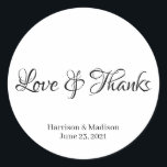 Anpassningsbar tack vare Bröllop-presentens favori Runt Klistermärke<br><div class="desc">anpassa text,  namn Bröllop-presentens favoritmärkordsmärken. Kärlek och tack. Svartvit.</div>