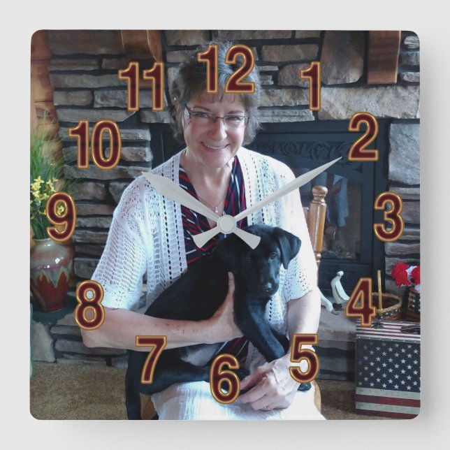 Anpassningsbar tar tid på med bilder fyrkantig klocka (Framsida)