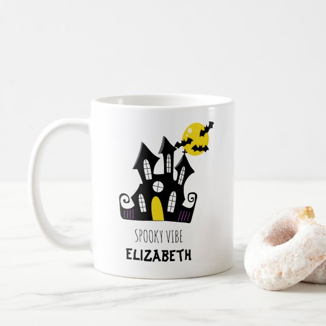 Anpassningsbar Text Halloween Spooky Castle Kaffemugg (Med munk)