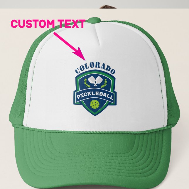 Anpassningsbar text Pickleball Keps (Pickleball Trucker hat with customizable text and navy - green pickleball emblem. Green pickleball)