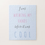 Anpassningsbar text typografi karantän humor lusti pussel<br><div class="desc">Det är ett lustigt karantän i humor.. "Jag tvättat händer innan det var coola",  blå fuchsia och grått puzzle.              Du kan ändra texten med ditt eget!</div>