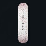 Anpassningsbar Trendig Ro Guld Monogram Glitter Mini Skateboard Bräda 18,5 Cm<br><div class="desc">En anpassningsbar trendig snyggt ro guld med glitter med monogram. Ett snyggt-skript initialt för en liten chic elegans. Lägg till lite gnistra till din boardingupplevelse. Anpassa med namn, monogram, inledande text eller text. Om du vill kan du ändra text färg och teckensnitt stil med hjälp av alternativet anpassa den ytterligare....</div>