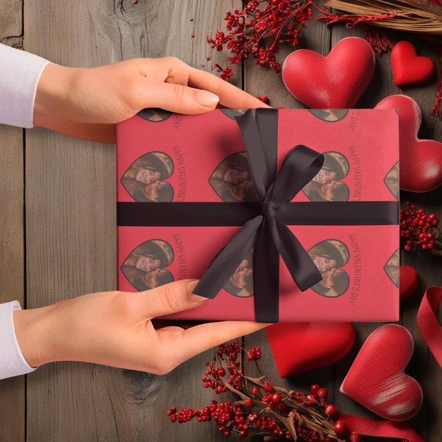 Anpassningsbar Valentines röda bakgrund med hjärtf Presentpapper (Custom Valentine’s Red Background with Heart-Shape Wrapping Paper)