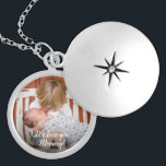 Anpassningsbar Vi kärlek du Mamma Personlig Photo Berlockhalsband<br><div class="desc">Perfekt för mamma,  anpassa låset med barnfoto och ett speciellt meddelande. Personlig låset,  en vacker gåva och keepsaké.</div>