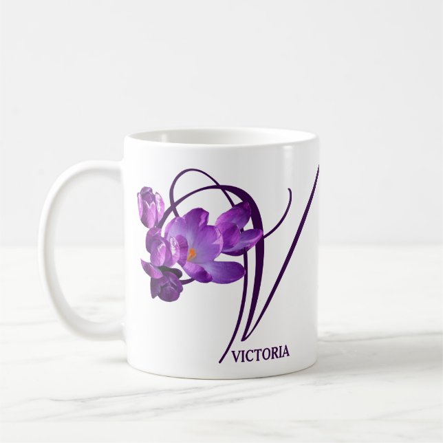 Anpassningsbar Victoria namn blommande lila krokus Kaffemugg (Vänster)