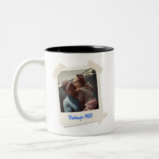 Anpassningsbar Vintage Photo and Year Gift Två-Tonad Mugg